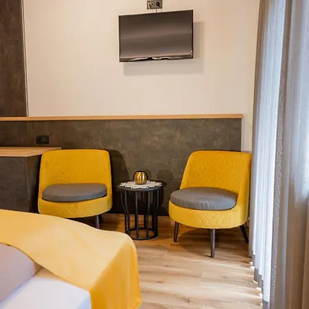 Garni Christin 3*